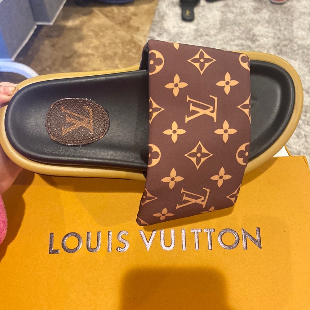 Louis Vuitton slides size 37 from the gate